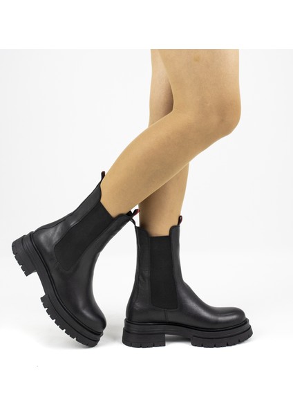 Deri Kadın Bot modelleri