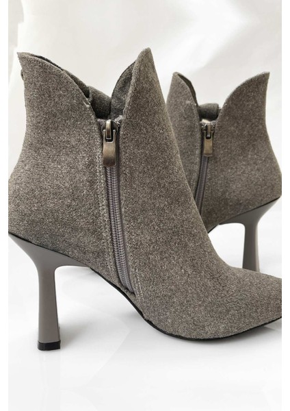 Brıty Fiyonk Detaylı Bilekte Biten Fermuarlı Süet Bot modelleri