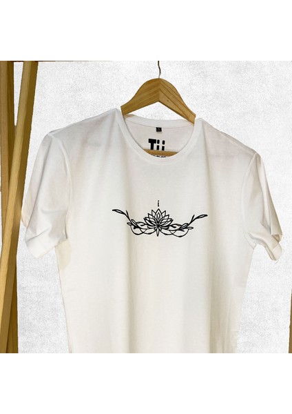 Nilüfer Çiçeği Gömlek Yakası Hizası Baskılı Tişört fiyatları
