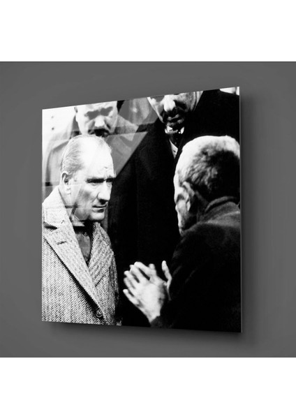 Siyah Beyaz Dinleyen Atatürk Cam Tablo