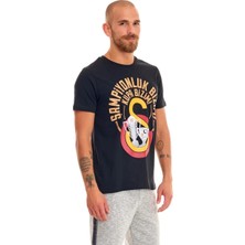 Galatasaray Lisanslı Şampiyonluk Bizim! Kupa Bizim! Erkek T-Shirt