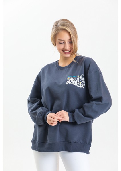 Sırt Baskı Detaylı Bisiklet Yaka Sweatshirt