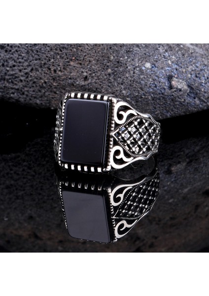 925 Ayar Gümüş Onıx Taşlı Motif Desenli Model Yüzük fiyatları