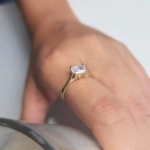 Fasek Gold Baget Altın Tektaş Yüzük - 14 Ayar Altın 1.10 Karat Baget Zirkon Taşlı Evlilik Teklifi Yüzüğü