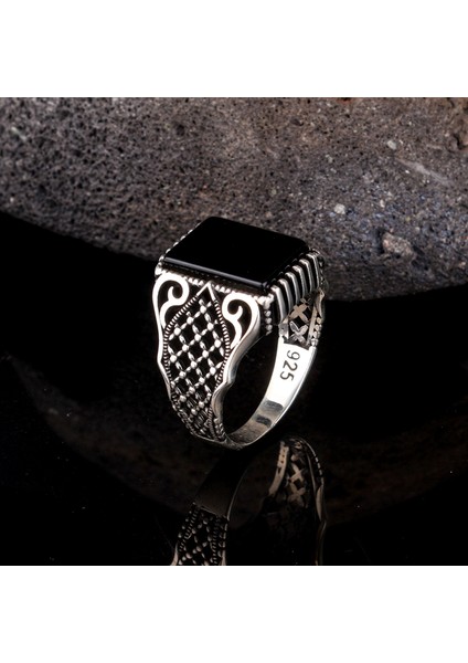 925 Ayar Gümüş Onıx Taşlı Motif Desenli Model Yüzük modelleri