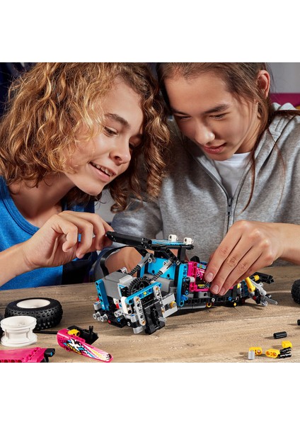 Technic Arazi Jipi 42124 - Çocuk ve Yetişkinler için Koleksiyonluk Kumandalı Retro Jip Oyuncak Araba Yapım Seti (374 Parça)