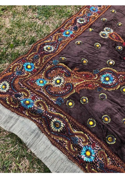 El İşi Otantik Işlemeli Boncuklu Taşlı Kadife Masa Örtüsü 96X102CM 014 fırsatları