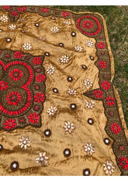 El İşi Otantik Işlemeli Boncuklu Taşlı Kadife Masa Örtüsü 96X103CM 015 indirimleri