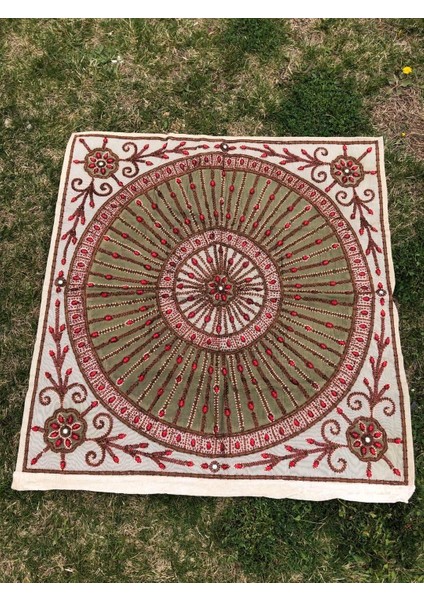 El İşi Otantik Işlemeli Boncuklu Taşlı Tel Kırma Masa Örtüsü 105X98CM 018 fiyatları