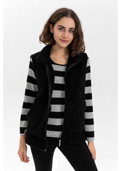 Kadın Siyah Dik Yaka Fermuarlı Peluş Yelek modelleri