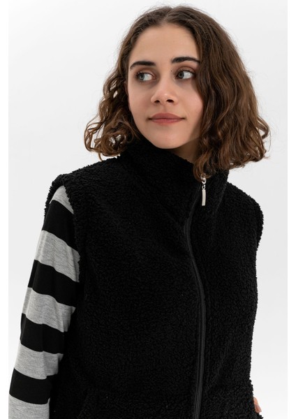 Kadın Siyah Dik Yaka Fermuarlı Peluş Yelek fırsatları