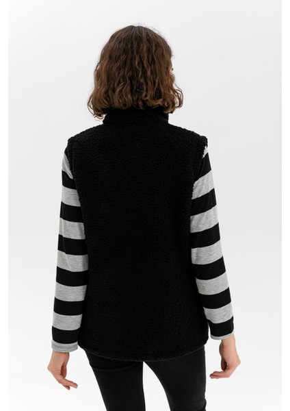 Kadın Siyah Dik Yaka Fermuarlı Peluş Yelek indirimleri
