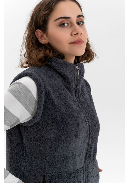 Kadın Antrasit Dik Yaka Fermuarlı Peluş Yelek fırsatları
