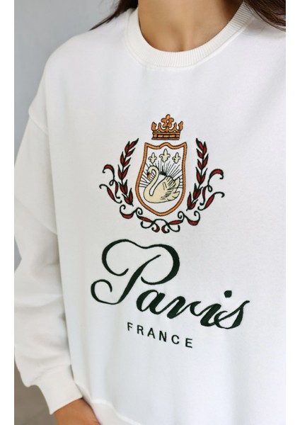 Kadın Beyaz Bisiklet Yaka Kabartma Baskılı Içi Polarlı Örme Sweatshirt