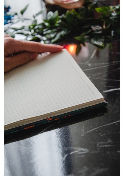 Sert Kapak Spiralli Kareli Defter