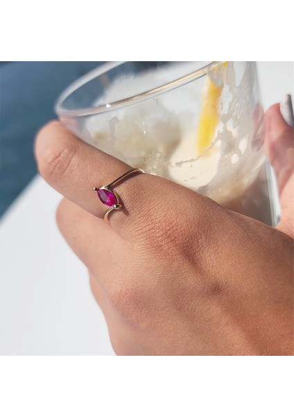 Altın Yüzük - 0.60 Karat Mekik Ruby Taşlı Es Pırlanta Montörü 14 Ayar Altın Evlilik Teklifi Yüzüğü