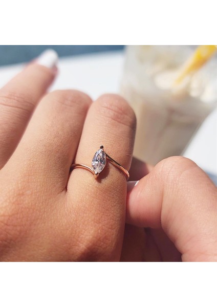 0.60 Karat Mekik Signity Swarovski Taşlı Es Pırlanta Montörü 14 Ayar Altın Evlilik Teklifi Yüzüğü