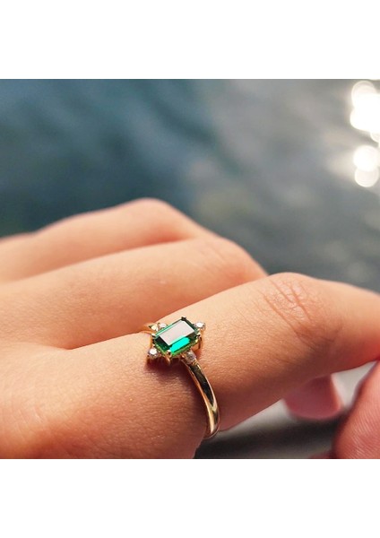 Altın Yüzük - 14 Ayar Altın 0.95 Karat Radyant Kesim Zümrüt Yeşili Taşlı Evlilik Teklifi Yüzüğü