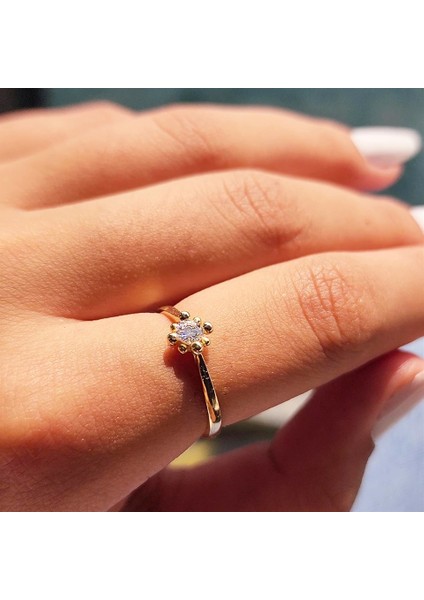 0.25 Karat Pırlanta Signity Swarovski Güverseli 14 Ayar Altın Tek Taş Yüzük