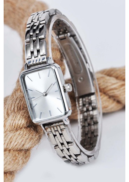 Gümüş Renk Dikdörtgen Kasa Vintage Şık Sade Genç Kız Kadın Kol Saati SU-650