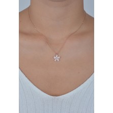 Essare 925 Ayar Gümüş Tek Katlı Baget Taşlı Lotus Çiçeği Kolye