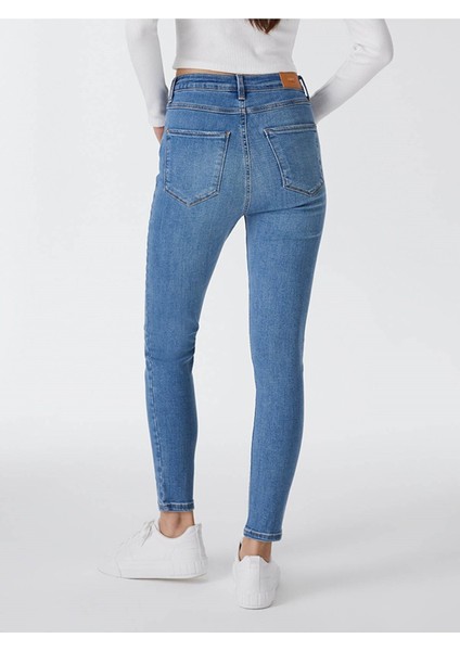 Kadın Jean Pantolon Açık Mavi LF2031210 fırsatları