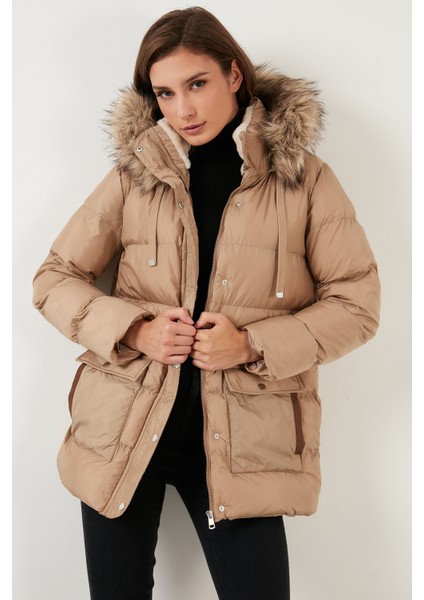 Regular Fit Yakası Suni Kürklü Kapüşonlu Cepli Mont Bayan Mont 497IRMAK fiyatları