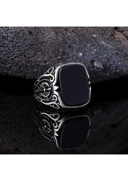 925 Ayar Gümüş Onıx Taşlı Motif Desenli Model Yüzük