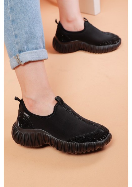 Lucas Siyah Renkli Siyah Parlak Taş Detaylı Lux Kadın Spor Ayakkabı indirimleri