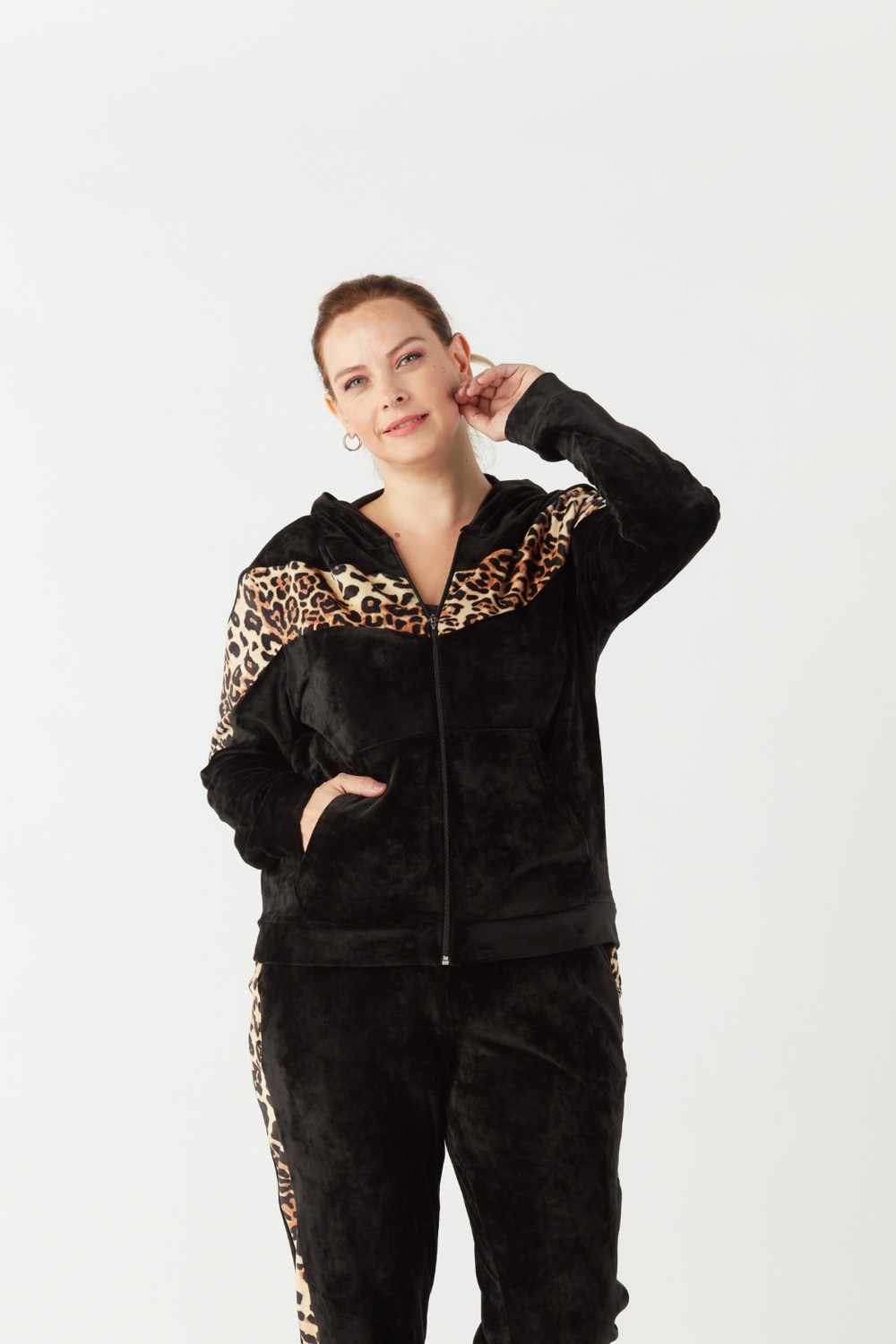 Moda Berray 1927 Leopar Detaylı Siyah Tam Kalıp Tarz Kapşonlu Kadife Büyük Beden Eşofman Takımı