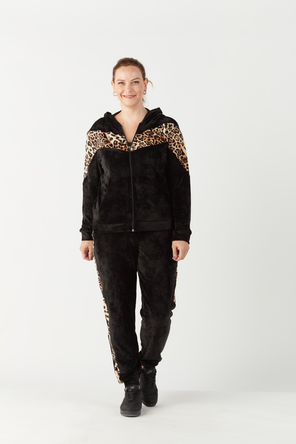 Moda Berray 1927 Leopar Detaylı Siyah Tam Kalıp Tarz Kapşonlu Kadife Büyük Beden Eşofman Takımı görsel 5