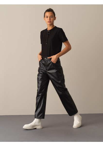 Kadın Siyah Regular Fit Deri Görünümlü Pantolon