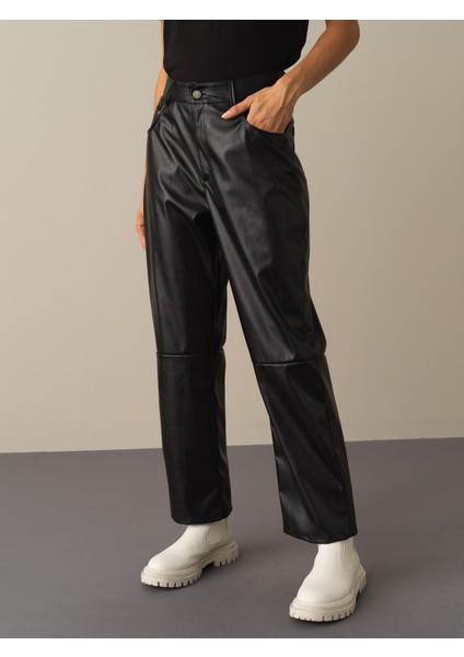 Kadın Siyah Regular Fit Deri Görünümlü Pantolon fiyatları