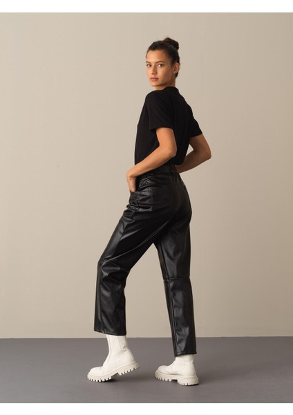 Kadın Siyah Regular Fit Deri Görünümlü Pantolon modelleri