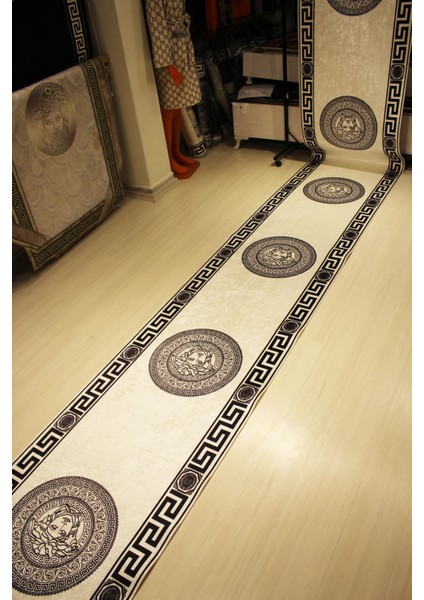 Medusa Motif Beyaz Halı-Yolluk Süngerli Yüzey-Deri Taban indirimleri