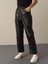 Kadın Siyah Regular Fit Deri Görünümlü Pantolon 2