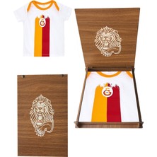 Galatasaray Lisanslı  Armalı Bebek T-Shirt Hediye Aslan Ahşap Kutulu
