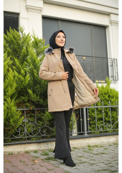 Bej Içi Kürklü ve Su Geçirmez Büyük Beden Battal Kadın Kışlık Mont & Kaban indirimleri