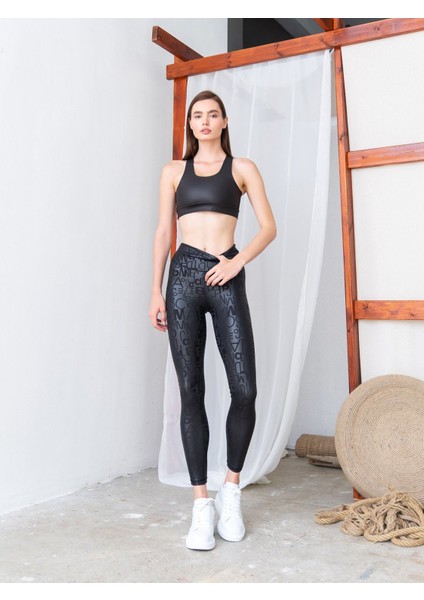 Deri Görünümlü Yazı Desenli Tayt fırsatları