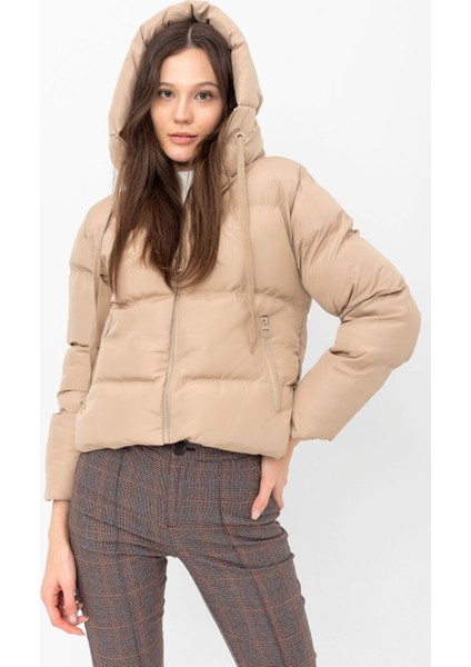 Kadın Kapüşonlu Cepli Kısa Şişme Mont 2112