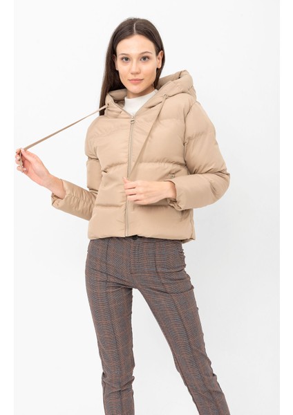 Kadın Kapüşonlu Cepli Kısa Şişme Mont 2112 modelleri