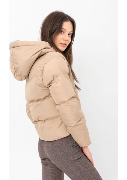 Kadın Kapüşonlu Cepli Kısa Şişme Mont 2112 indirimleri