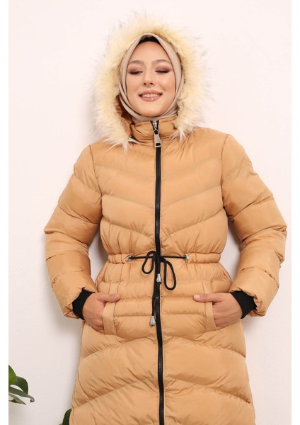 Camel Kadın Modest Kapüşonlu Bel Büzgülü Cepli Tesettür Şişme Mont
