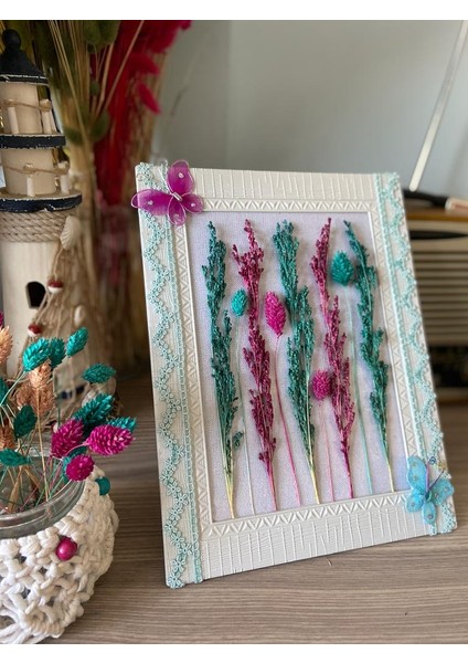 Kuru Çiçeklerle Hazırlanmış Çerçeve