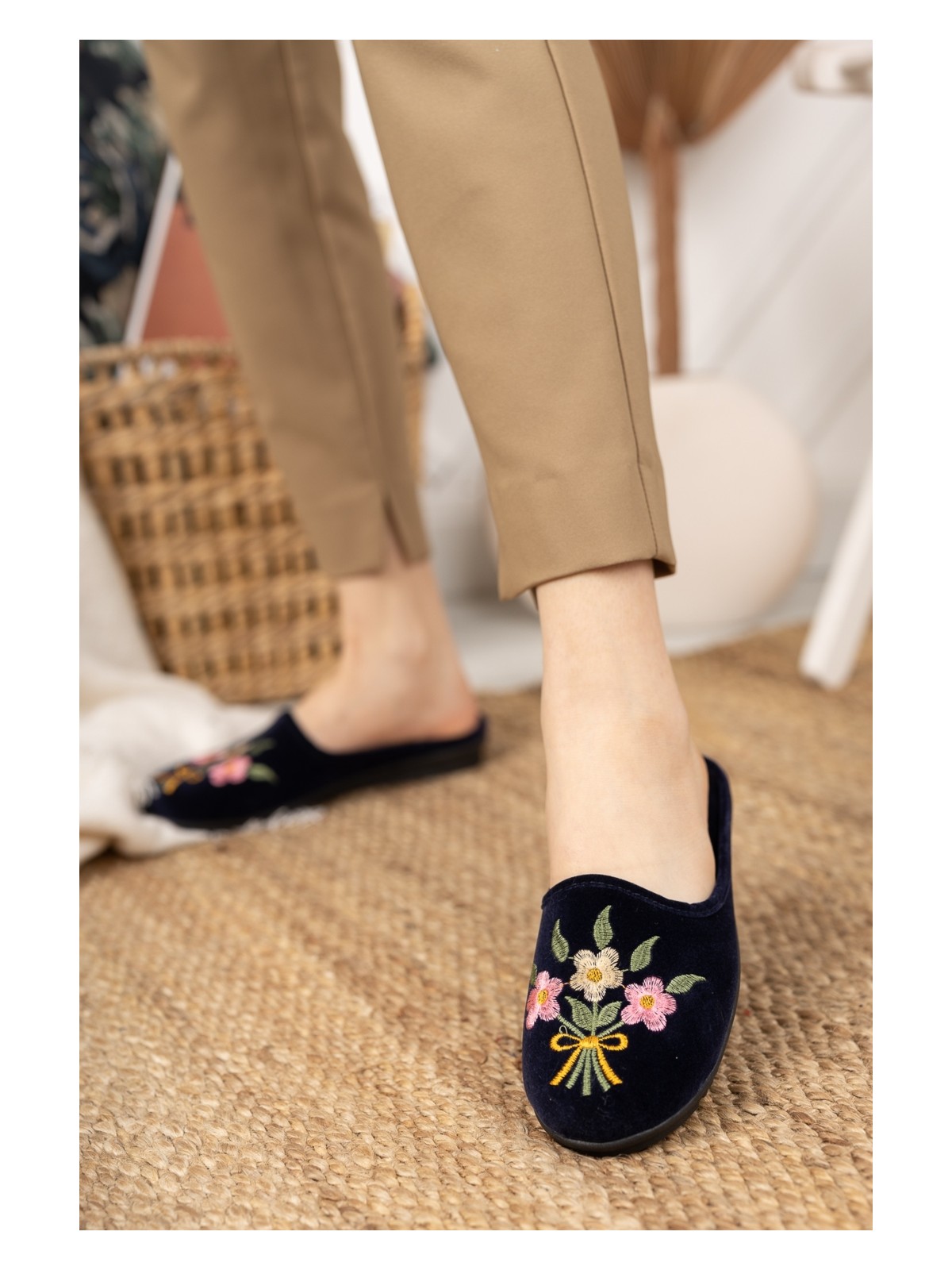 Moda Fırsat Bordo Buket Kadın Ev Terliği Kışlık Kapalı Yumuşak Rahat Terlik Nakışlı Çeyiz Bohça Terliği - Görsel 4