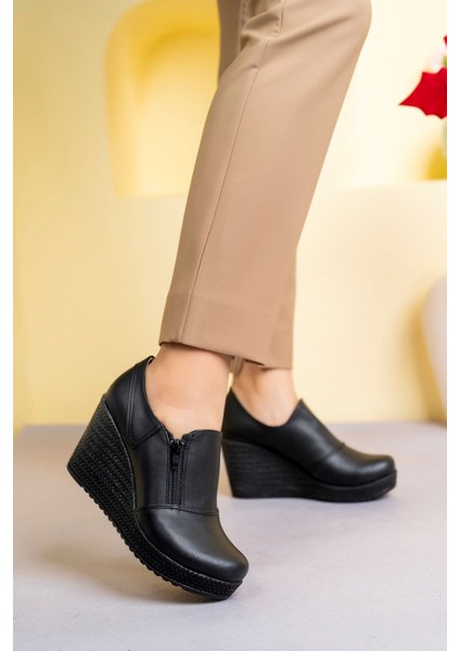 Dolgu Taban Yandan Fermuarlı Siyah Cilt Ayakkabı modelleri