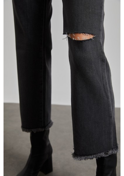 Kadın Füme Yüksek Bel Pis Paça Yırtıklı Loose Straight Jean indirimleri