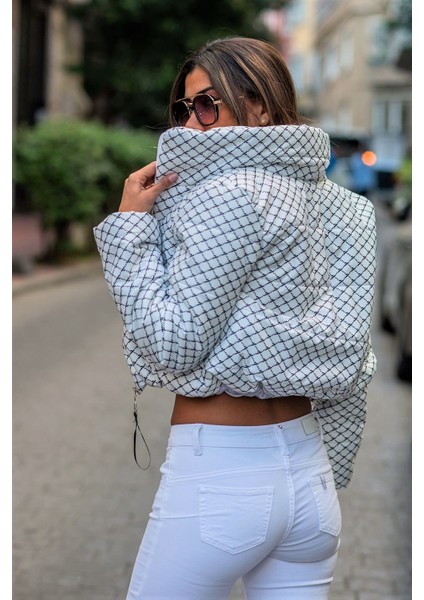 Kadın Beyaz Dik Yaka Desenli Kısa Şişme Mont indirimleri