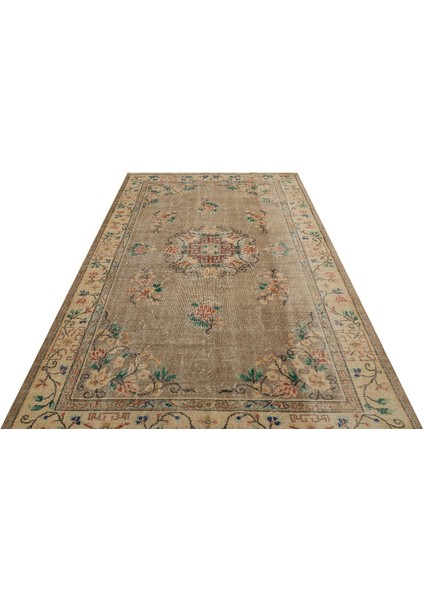 Eşsız Anadolu Vintage Eskıtme El Dokuma Halı 177 X 284 Cm 9729 fiyatları