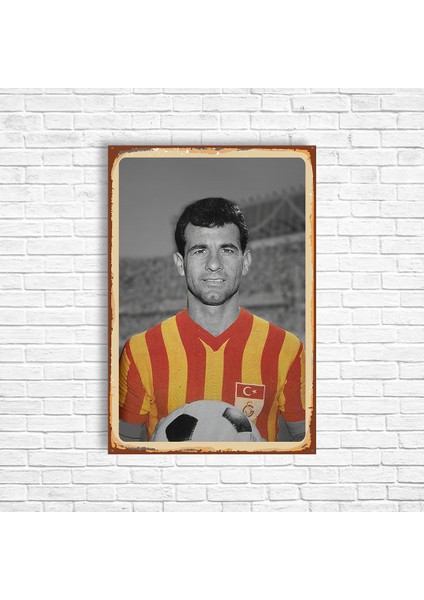 Metin Oktay Sarı Kırmızı Retro Ahşap Poster